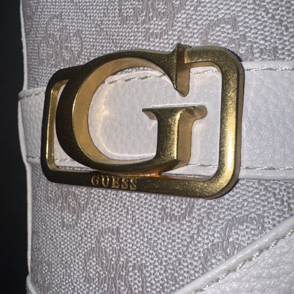 GUESS Women's Orana Combat Boo Ivory Logo Size 9M - Picture 8 of 14